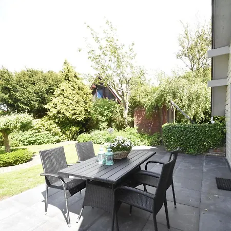 Balmy In With Fenced Garden Holiday home