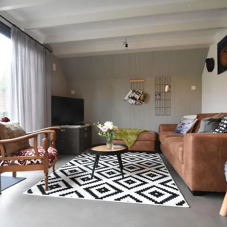 Holiday home Balmy In With Fenced Garden Tuitjenhorn